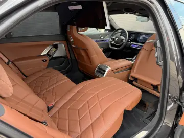 BMW 740d xDrive Lounge Seating TV Pano Sky Lounge