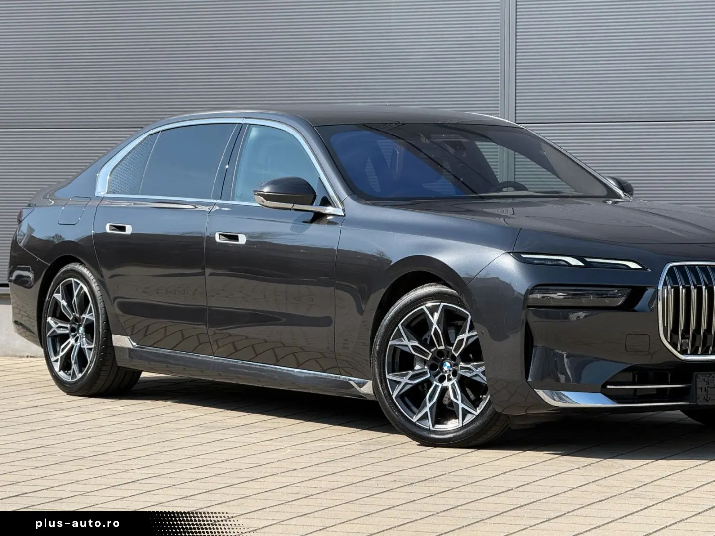 BMW 740d xDrive Lounge Seating TV Pano Sky Lounge