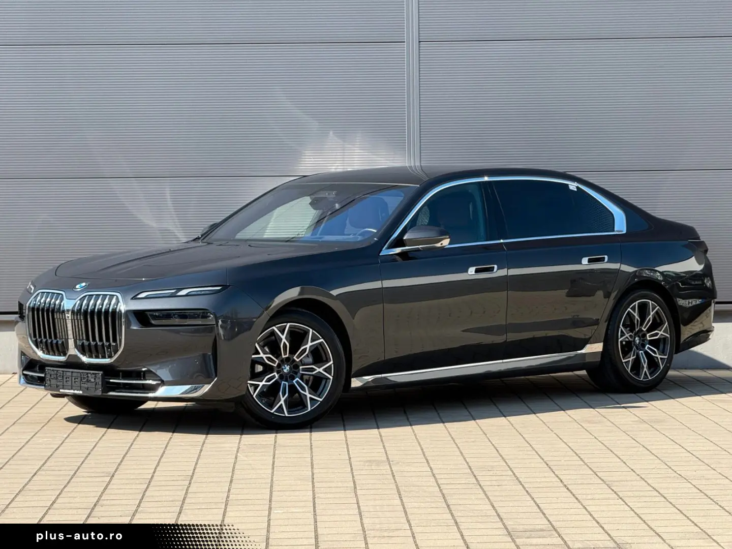 BMW 740d xDrive Lounge Seating TV Pano Sky Lounge