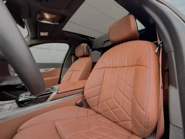 BMW 740d xDrive Lounge Seating TV Pano Sky Lounge