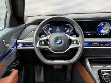 BMW 740d xDrive Lounge Seating TV Pano Sky Lounge