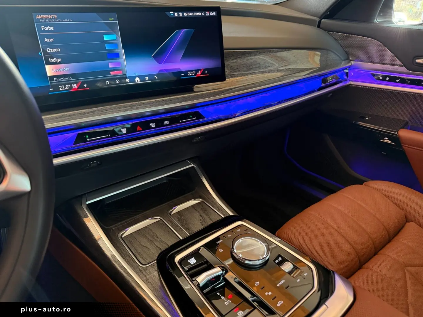 BMW 740d xDrive Lounge Seating TV Pano Sky Lounge