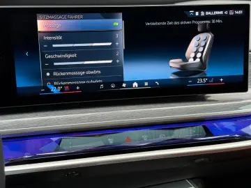 BMW 740d xDrive Lounge Seating TV Pano Sky Lounge