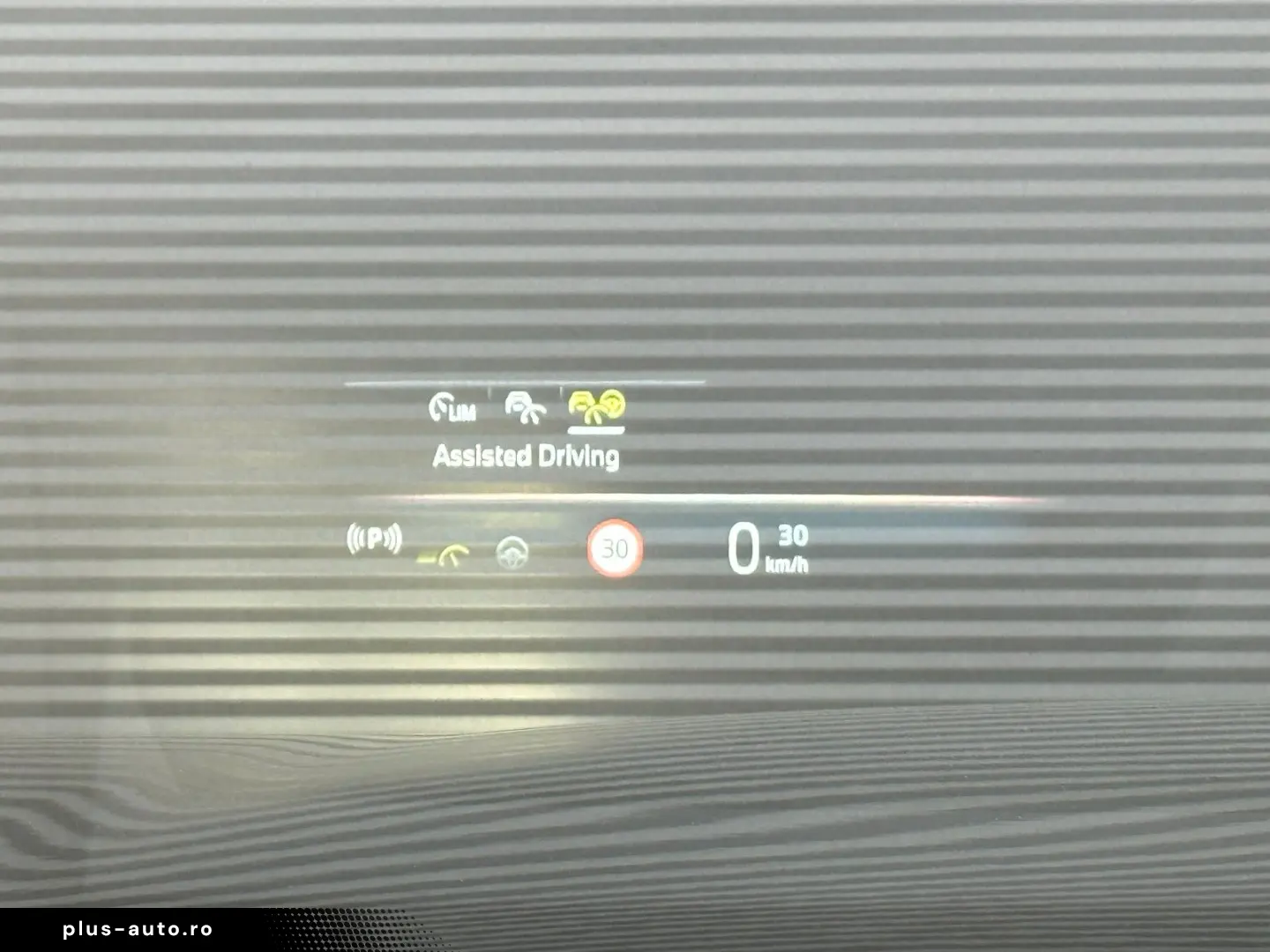 BMW 740d xDrive Lounge Seating TV Pano Sky Lounge