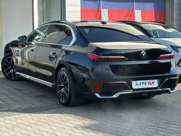BMW 740 d xDrive MSPORT CRYSTAL ICONIC KLIMASITZ B&W