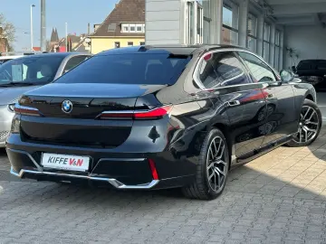 BMW 740 d xDrive MSPORT CRYSTAL ICONIC KLIMASITZ B&W