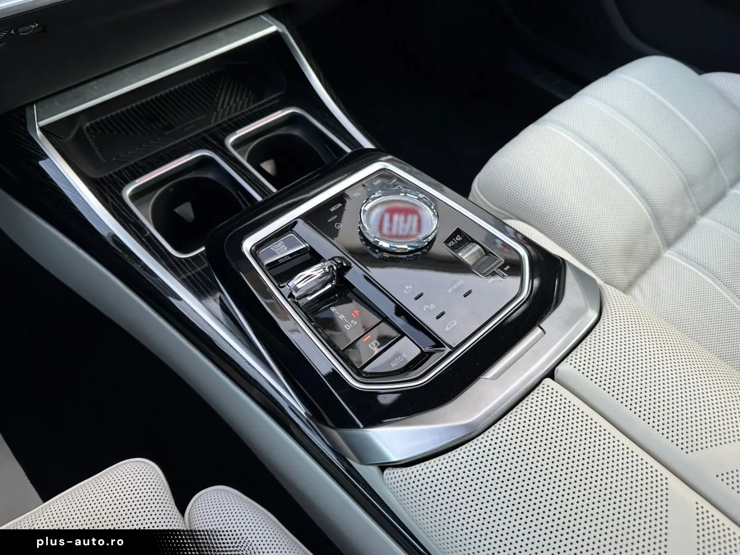 BMW 740 d xDrive MSPORT CRYSTAL ICONIC KLIMASITZ B&W