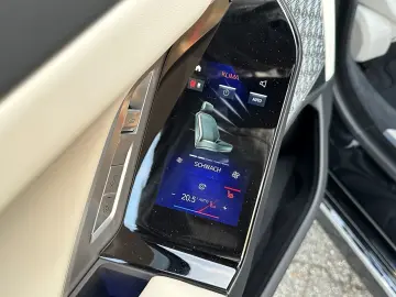 BMW 740 d xDrive MSPORT CRYSTAL ICONIC KLIMASITZ B&W