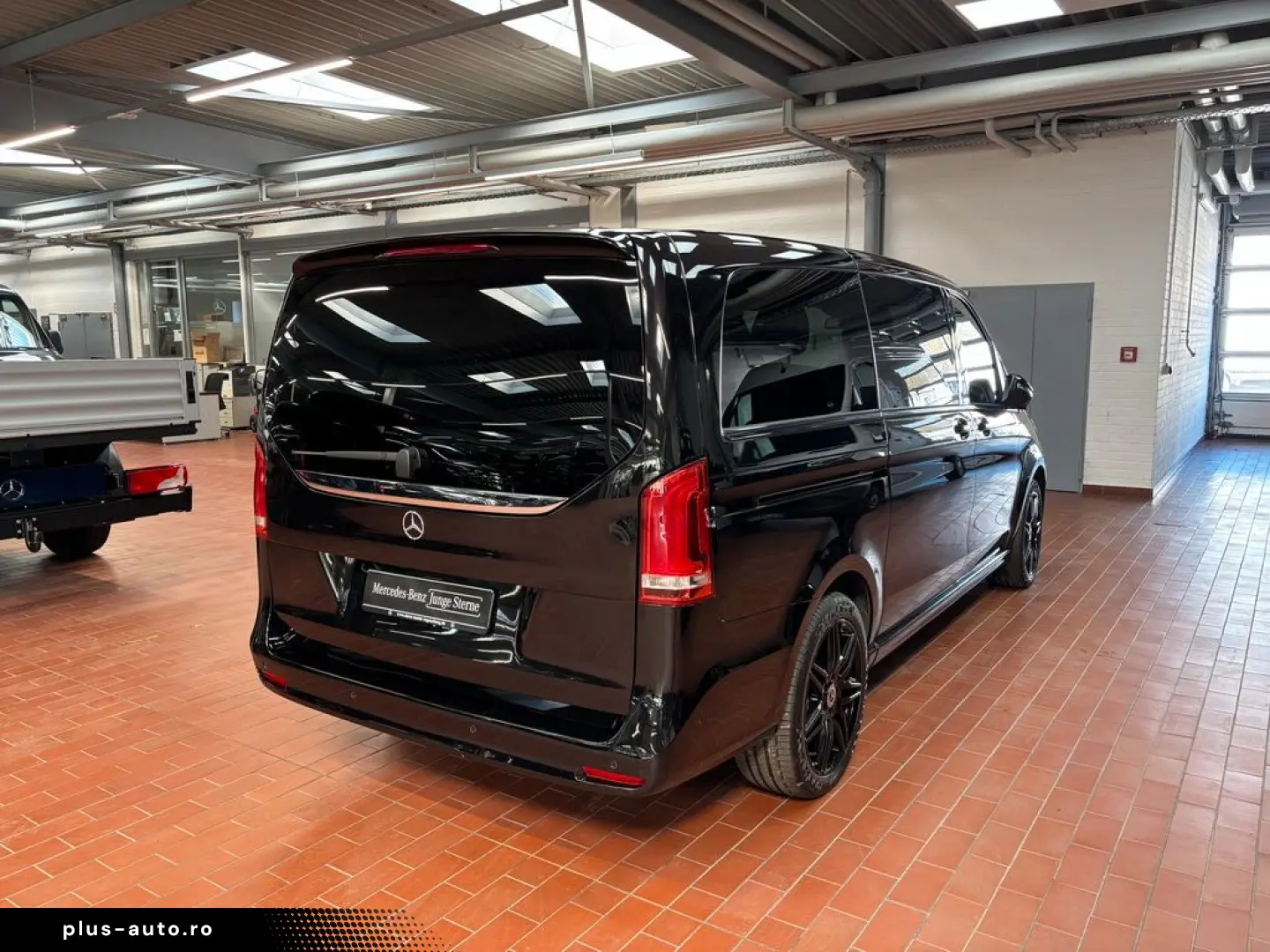 MERCEDES-BENZ V 300 d lang AMG Allrad AHK 2 5 t Panorama