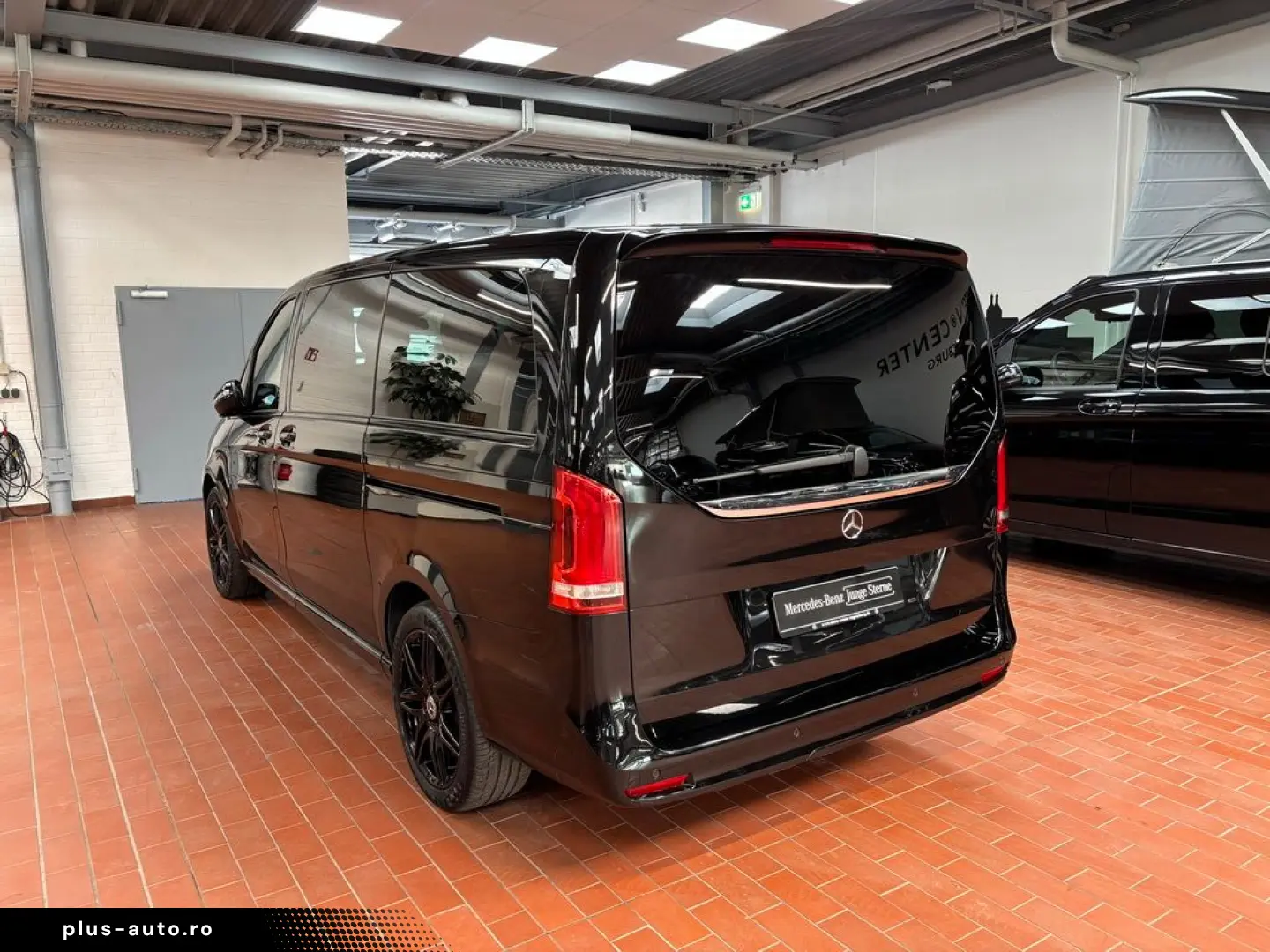 MERCEDES-BENZ V 300 d lang AMG Allrad AHK 2 5 t Panorama