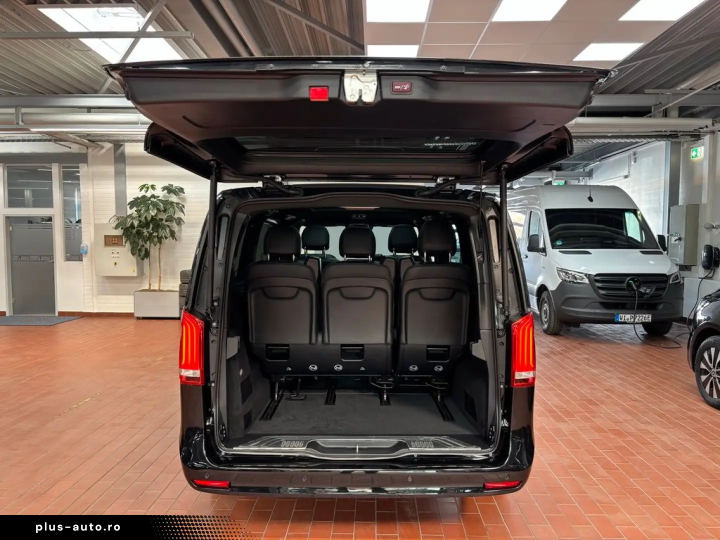 MERCEDES-BENZ V 300 d lang AMG Allrad AHK 2 5 t Panorama