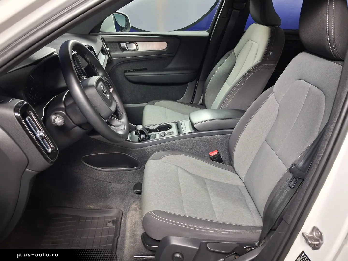 VOLVO XC 40 MOMENTUM HYBRID B4 MHEV  2.0TI  197CP 2021