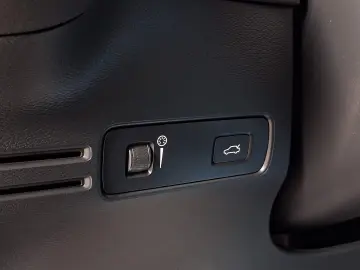 VOLVO XC 40 MOMENTUM HYBRID B4 MHEV  2.0TI  197CP 2021