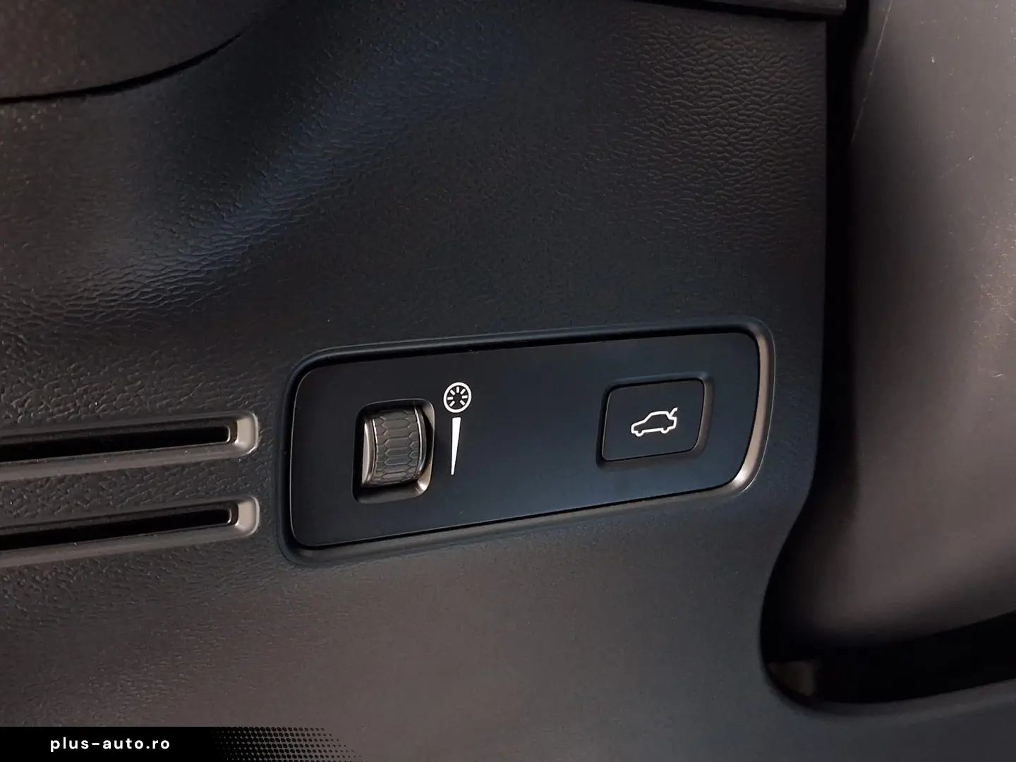 VOLVO XC 40 MOMENTUM HYBRID B4 MHEV  2.0TI  197CP 2021