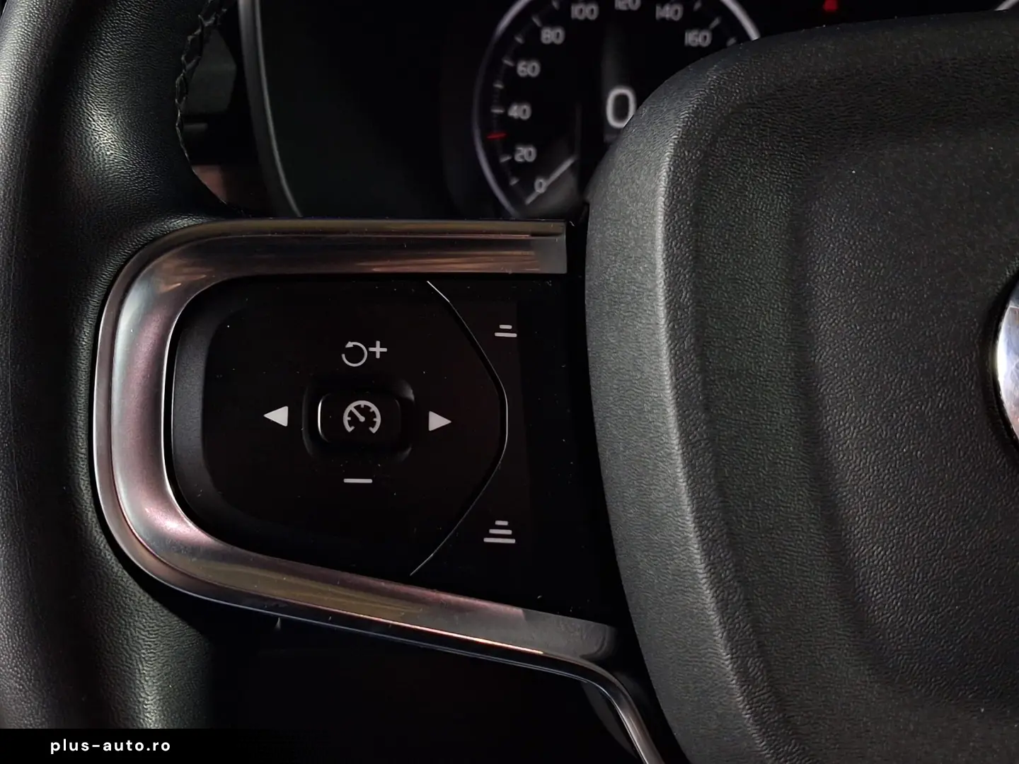 VOLVO XC 40 MOMENTUM HYBRID B4 MHEV  2.0TI  197CP 2021