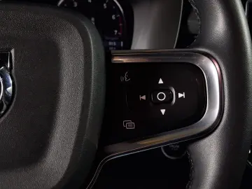 VOLVO XC 40 MOMENTUM HYBRID B4 MHEV  2.0TI  197CP 2021