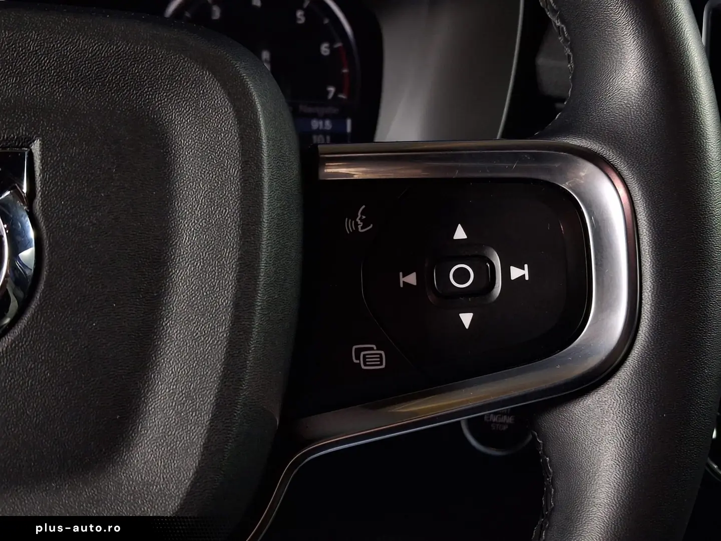 VOLVO XC 40 MOMENTUM HYBRID B4 MHEV  2.0TI  197CP 2021