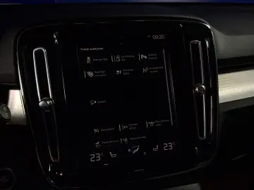 VOLVO XC 40 MOMENTUM HYBRID B4 MHEV  2.0TI  197CP 2021