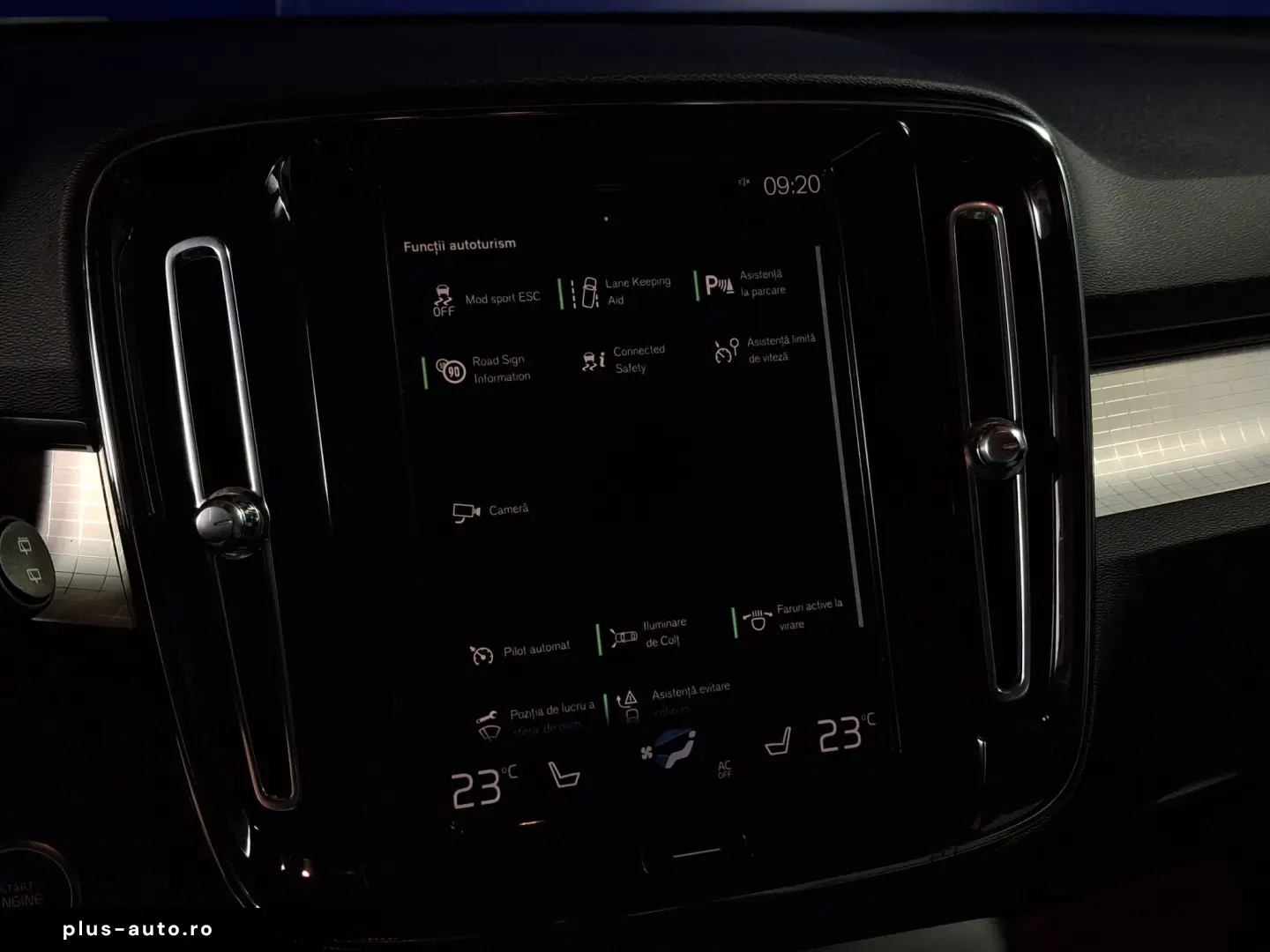 VOLVO XC 40 MOMENTUM HYBRID B4 MHEV  2.0TI  197CP 2021