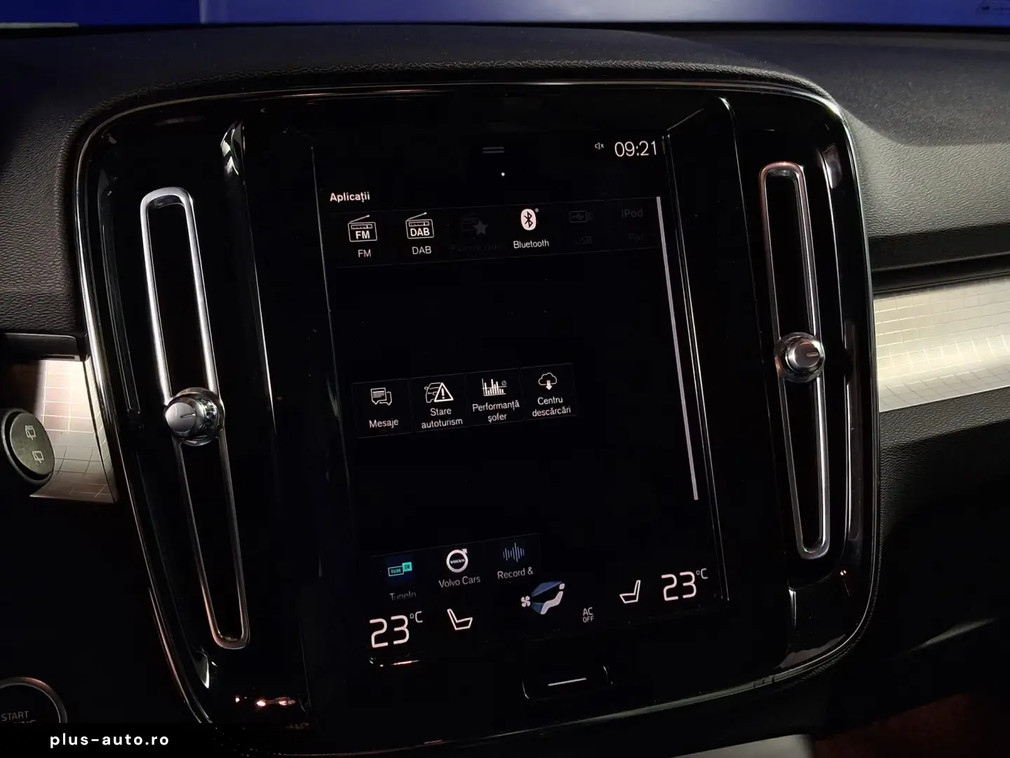 VOLVO XC 40 MOMENTUM HYBRID B4 MHEV  2.0TI  197CP 2021