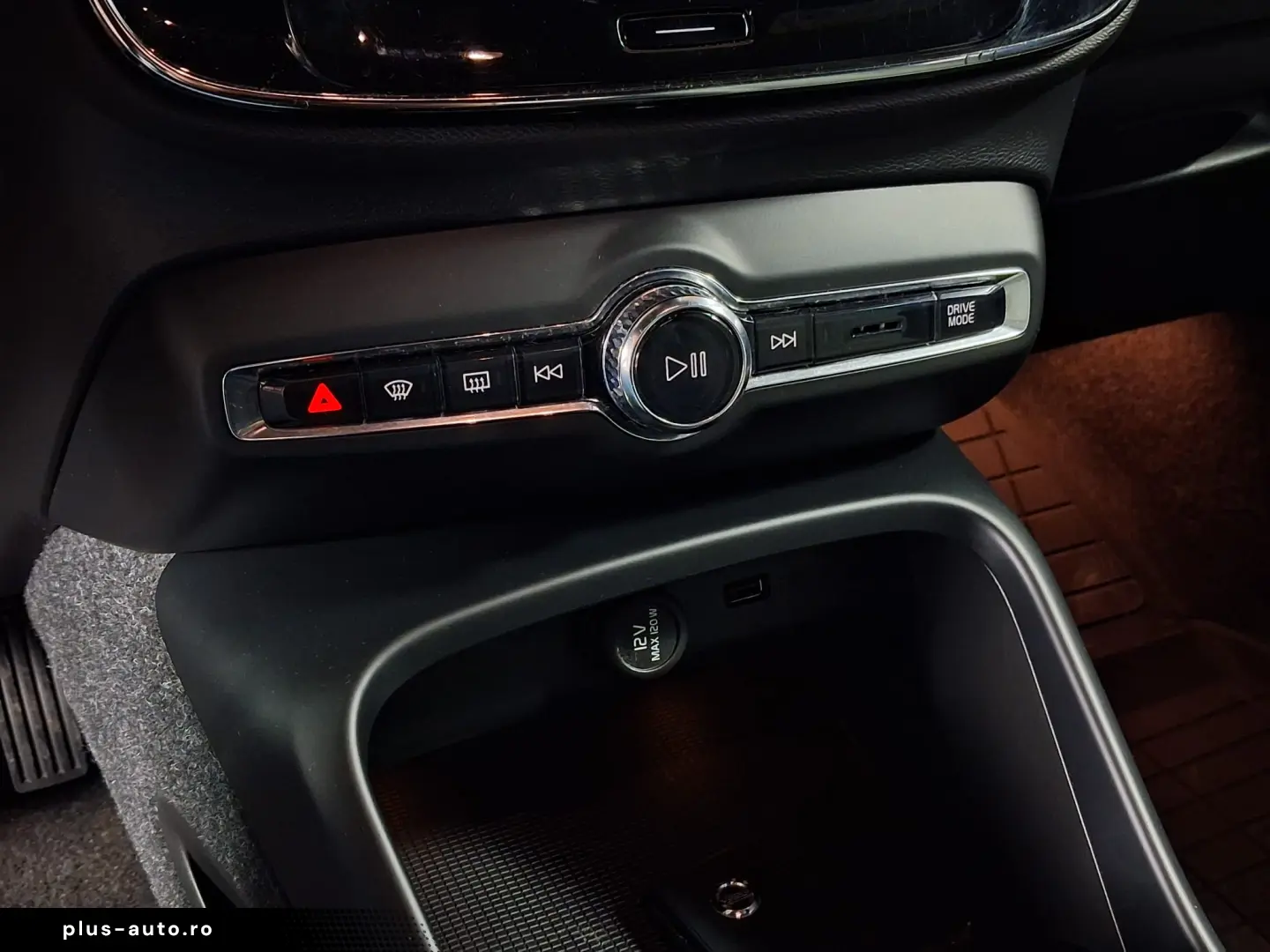 VOLVO XC 40 MOMENTUM HYBRID B4 MHEV  2.0TI  197CP 2021