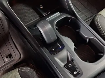 VOLVO XC 40 MOMENTUM HYBRID B4 MHEV  2.0TI  197CP 2021