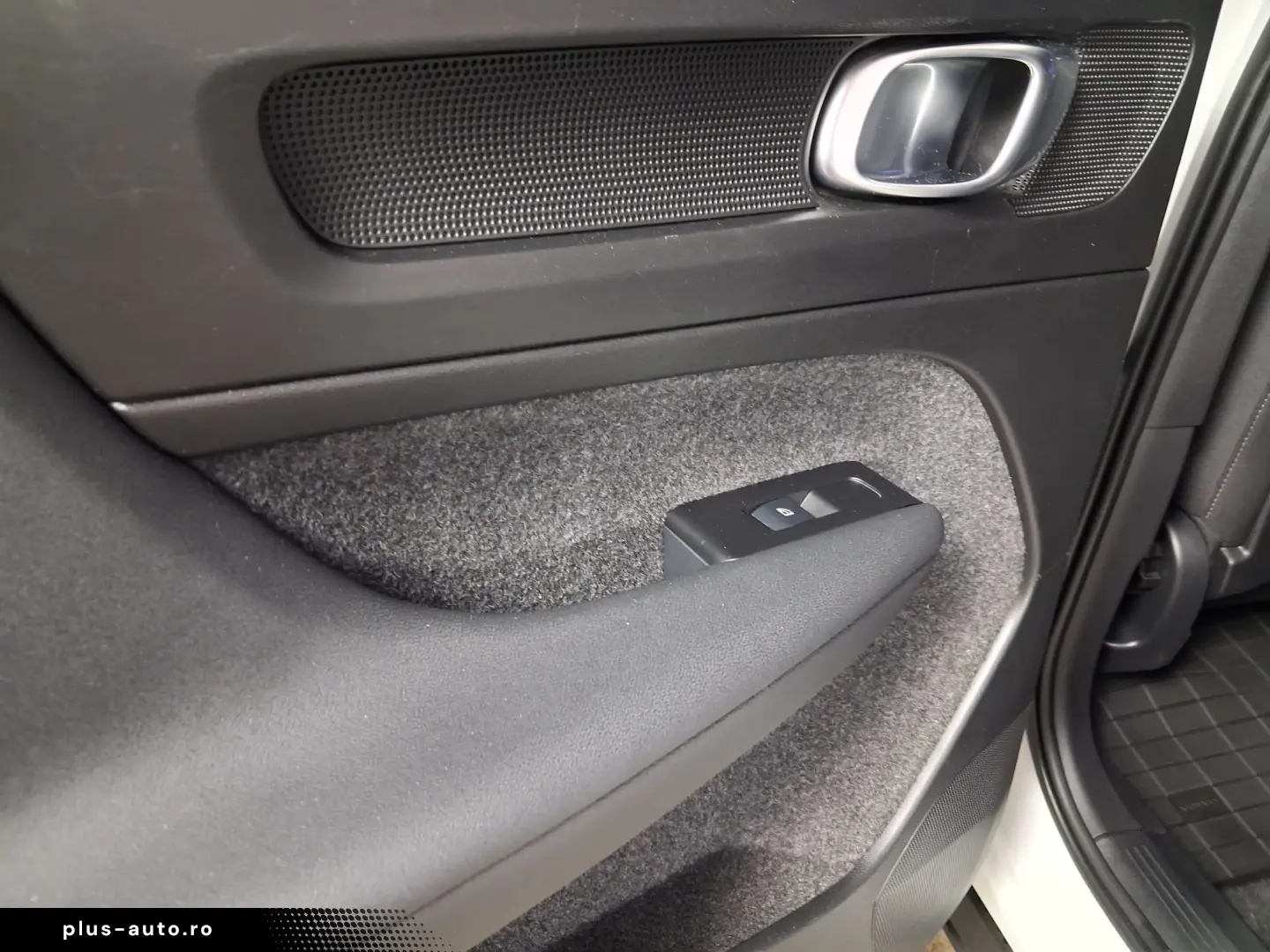 VOLVO XC 40 MOMENTUM HYBRID B4 MHEV  2.0TI  197CP 2021