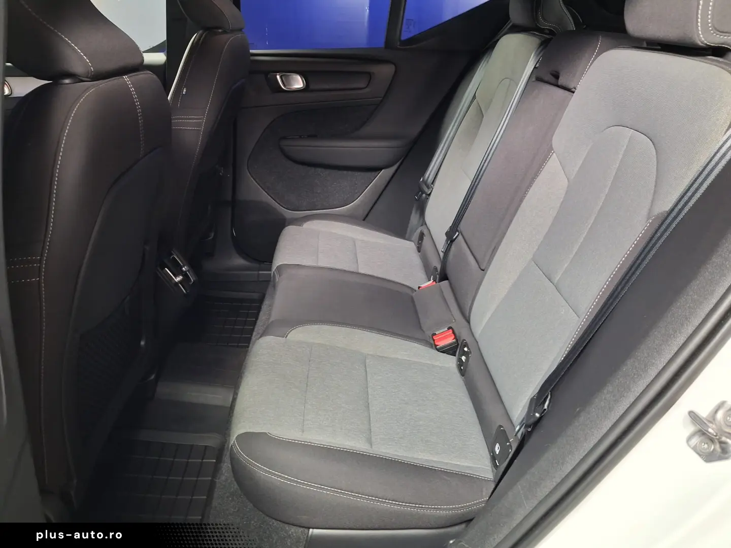 VOLVO XC 40 MOMENTUM HYBRID B4 MHEV  2.0TI  197CP 2021