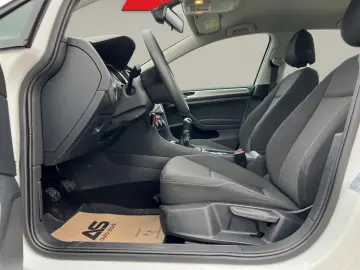 Volkswagen Golf 1.0 TSI Trendline