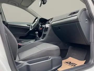 Volkswagen Golf 1.0 TSI Trendline