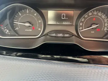 Peugeot 2008 1.6 Blue-HDi Style