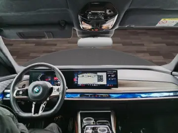 BMW Seria 7 M760e xDrive G70