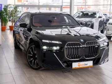 BMW Seria 7 M760e xDrive G70