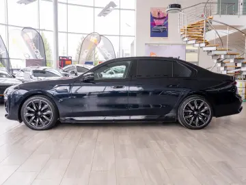 BMW Seria 7 M760e xDrive G70