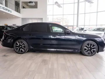 BMW Seria 7 M760e xDrive G70
