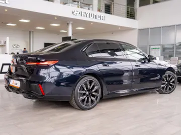 BMW Seria 7 M760e xDrive G70