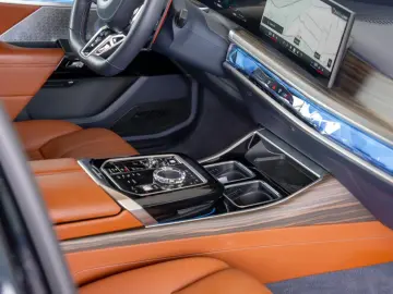 BMW Seria 7 M760e xDrive G70