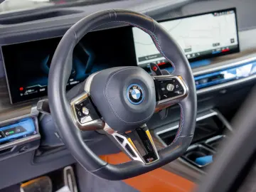 BMW Seria 7 M760e xDrive G70