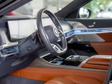 BMW Seria 7 M760e xDrive G70
