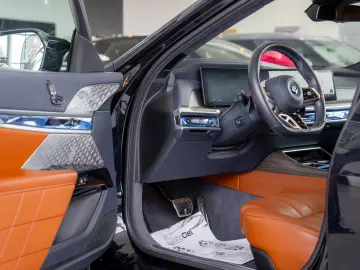 BMW Seria 7 M760e xDrive G70