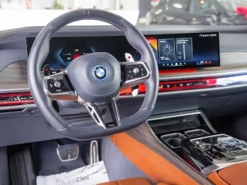 BMW Seria 7 M760e xDrive G70