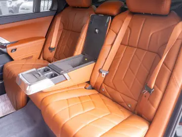 BMW Seria 7 M760e xDrive G70