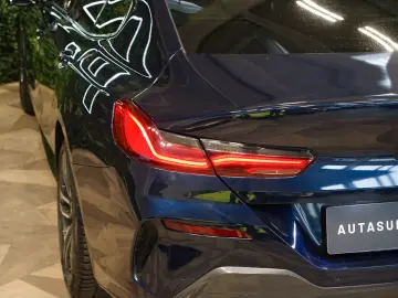 BMW 840i XDRIVE B&W PANO HUD CARBON 43.636 € NETTO