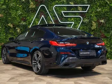 BMW 840i XDRIVE B&W PANO HUD CARBON 43.636 € NETTO
