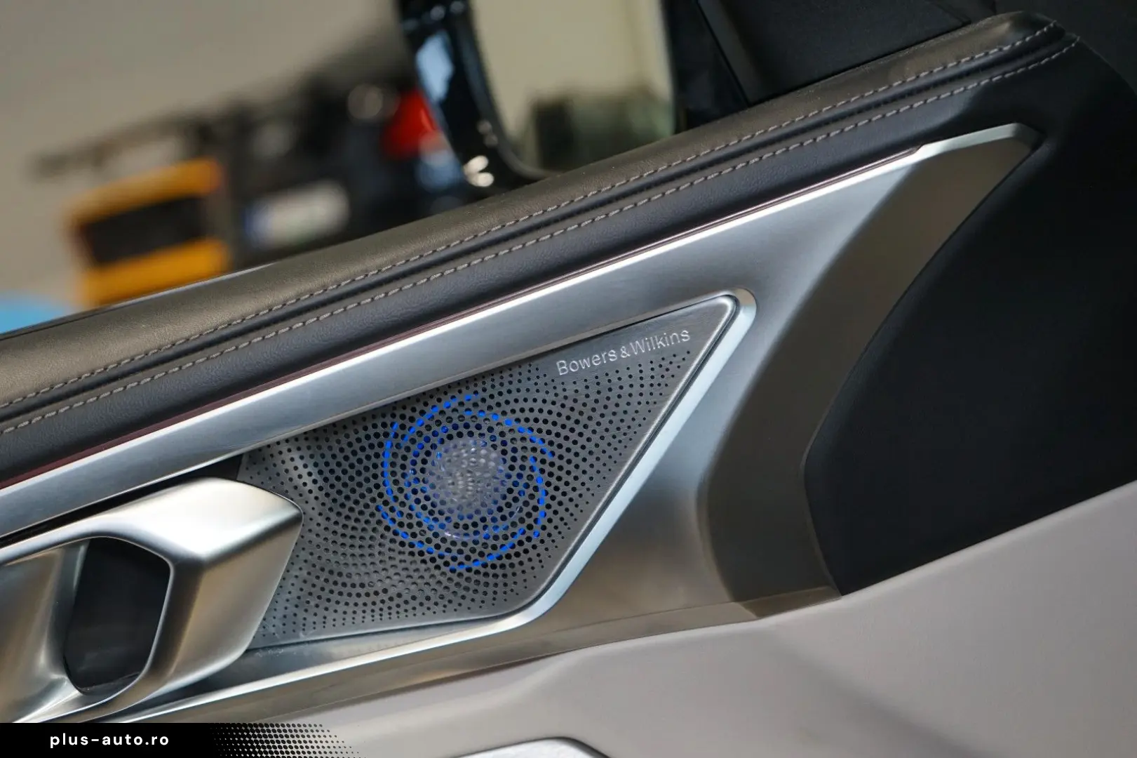 BMW 840i XDRIVE B&W PANO HUD CARBON 43.636 € NETTO