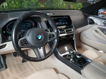 BMW 840i XDRIVE B&W PANO HUD CARBON 43.636 € NETTO