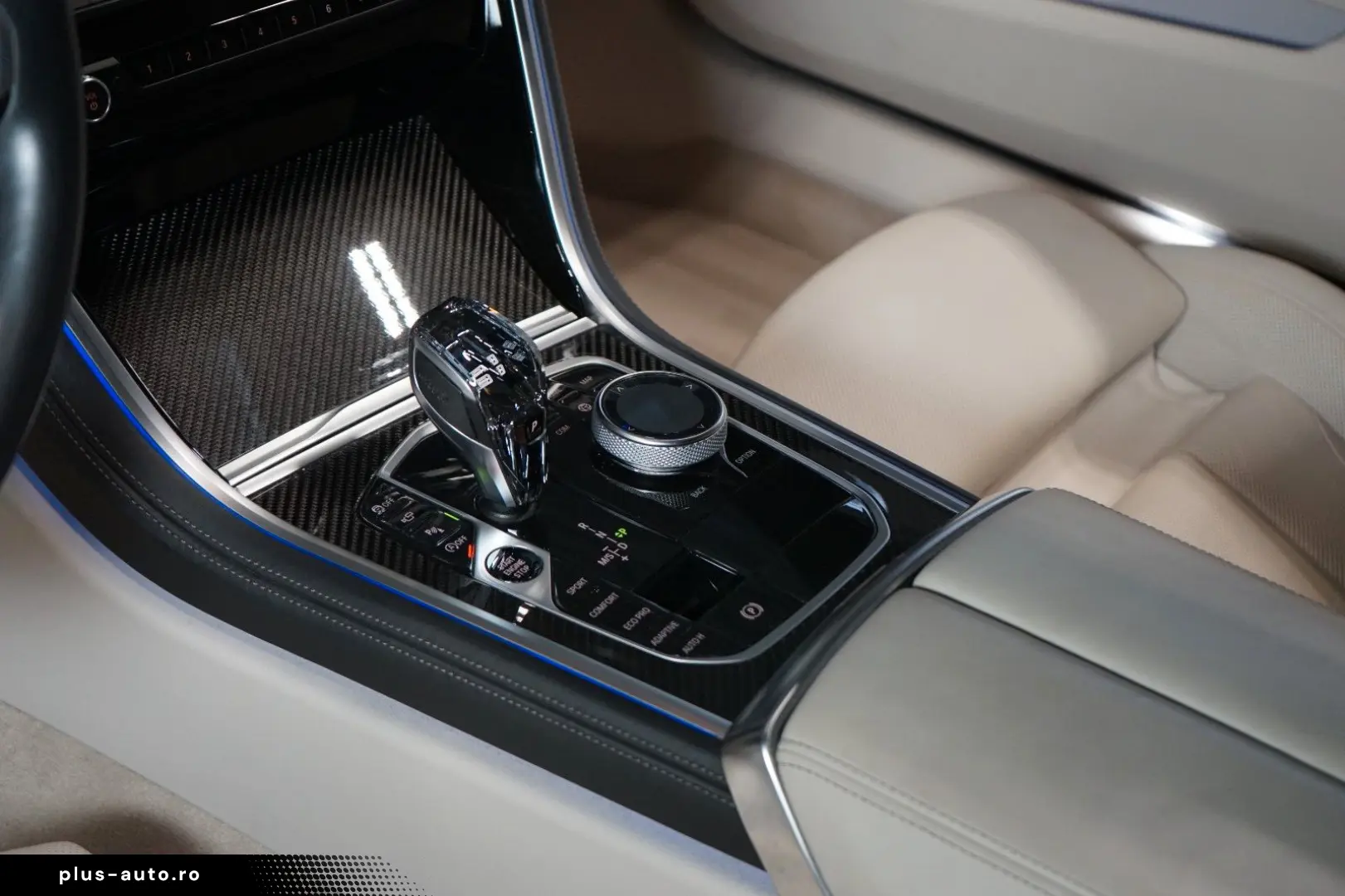 BMW 840i XDRIVE B&W PANO HUD CARBON 43.636 € NETTO