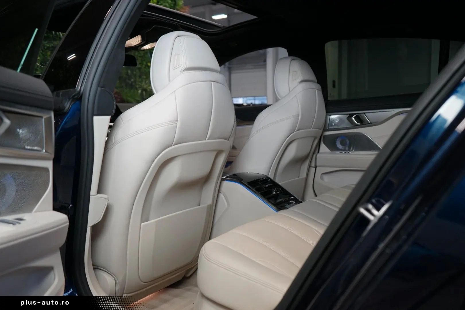 BMW 840i XDRIVE B&W PANO HUD CARBON 43.636 € NETTO