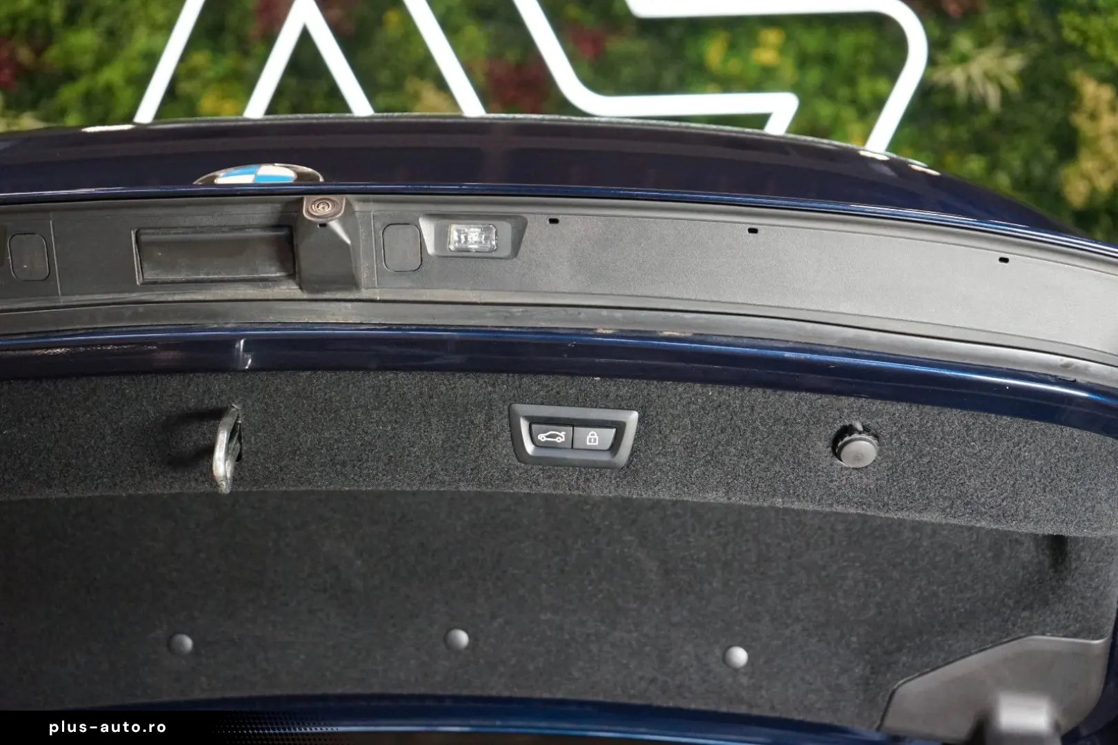 BMW 840i XDRIVE B&W PANO HUD CARBON 43.636 € NETTO