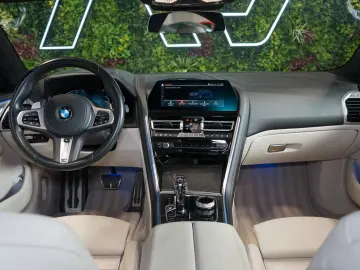 BMW 840i XDRIVE B&W PANO HUD CARBON 43.636 € NETTO